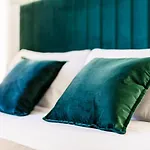 Atena Rooms